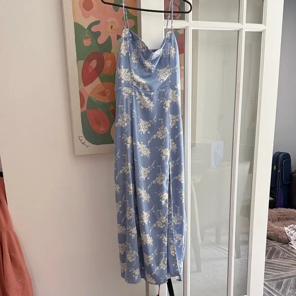 Abercrombie & Fitch Camille Midi Dress in Blue Floral - Picture 3 of 4